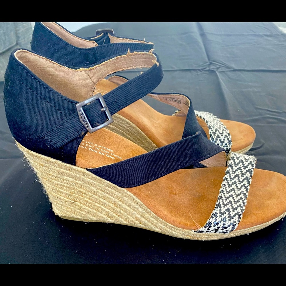 TOM’s wedges size 9. GUC.